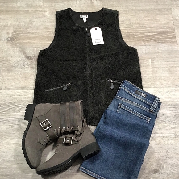Mo:Vint Anthropologie Black Faux Sherpa Vest - Picture 8 of 10